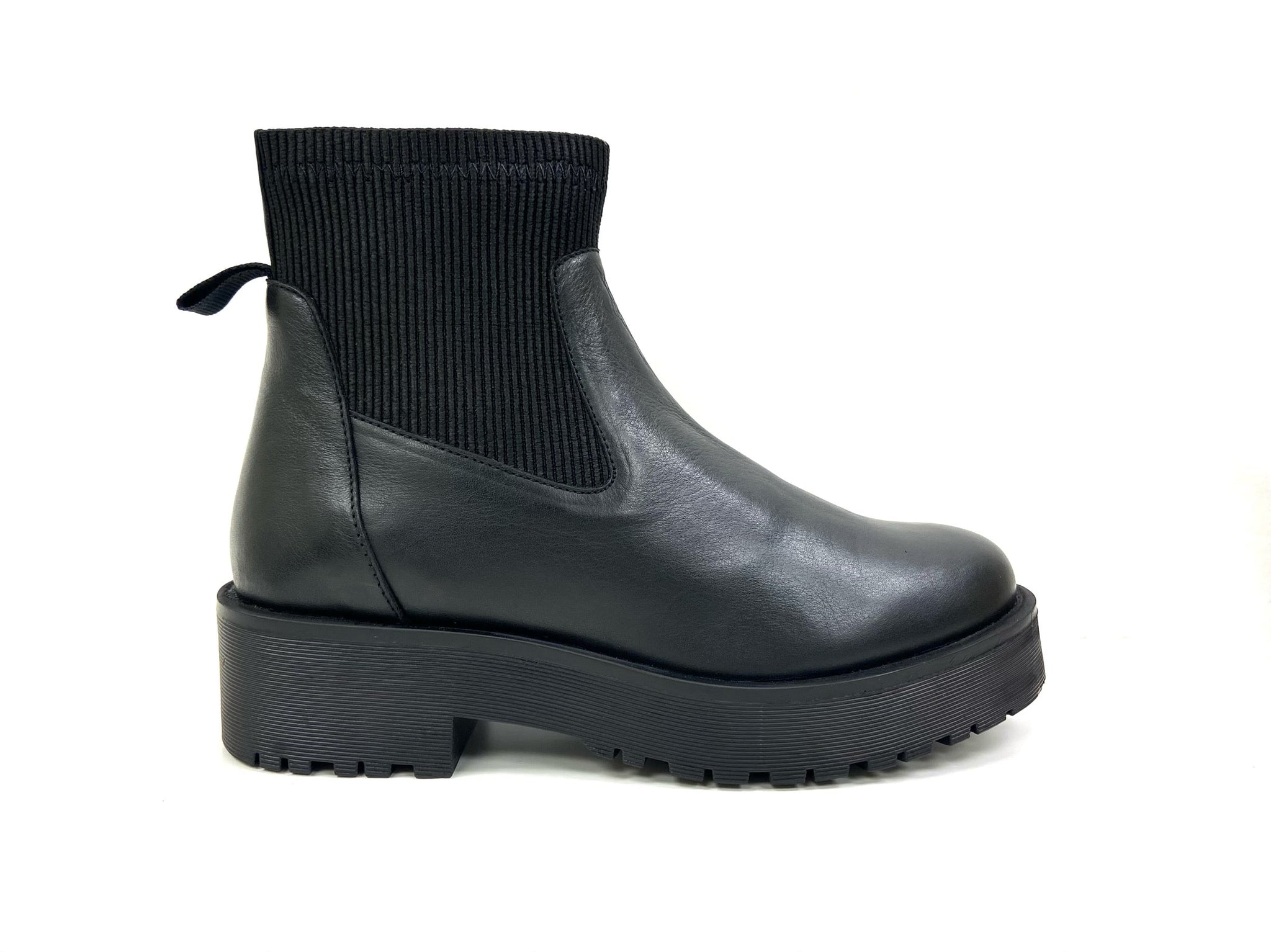Olivia Black Platform Chelsea by oobash / Buddify