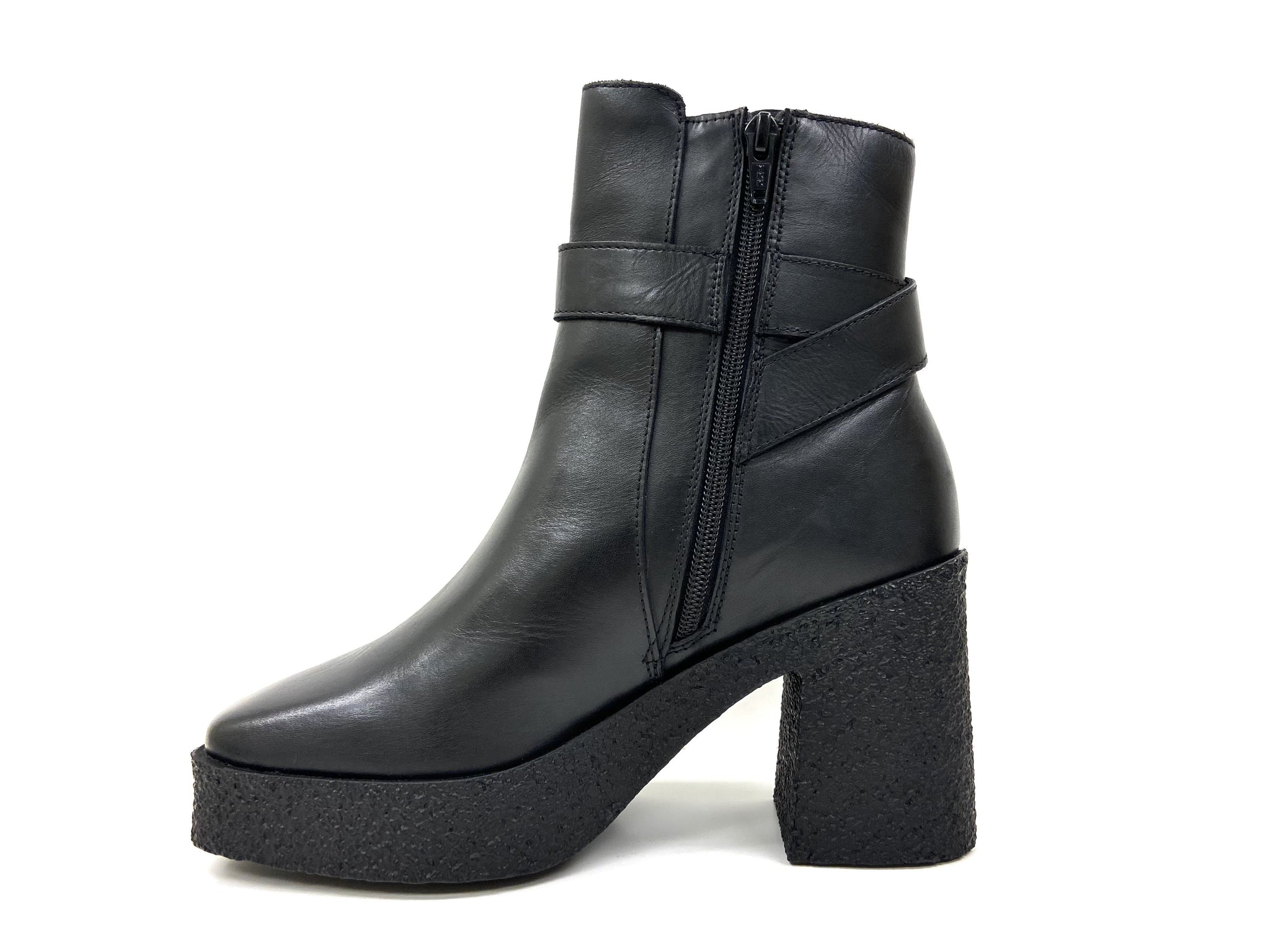 Lara Black Platform High Heels by oobash / Buddify