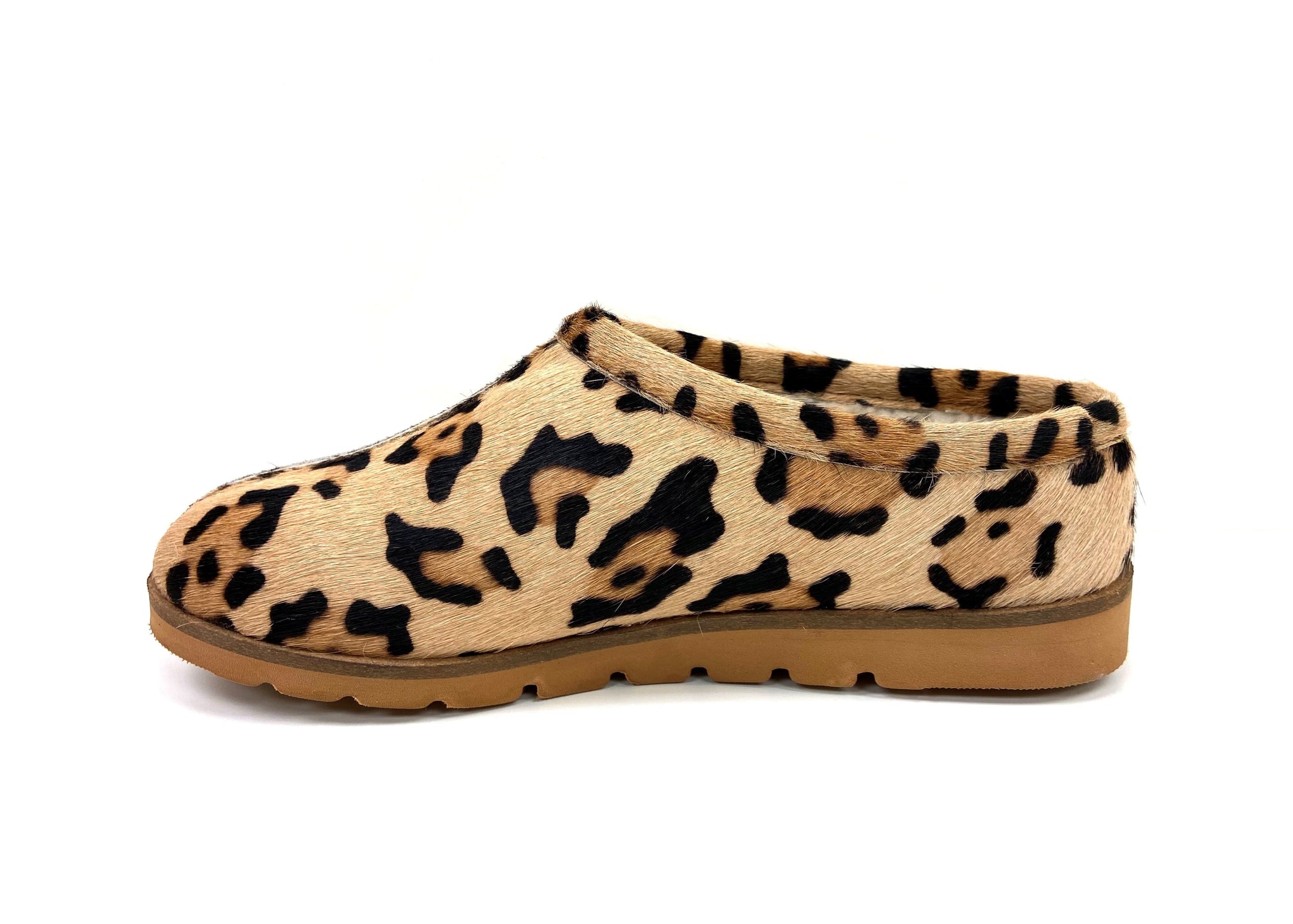 Designed with minimal Verona Fleece Slippers by oobash / Buddify