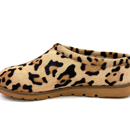 Designed with minimal Verona Fleece Slippers by oobash / Buddify
