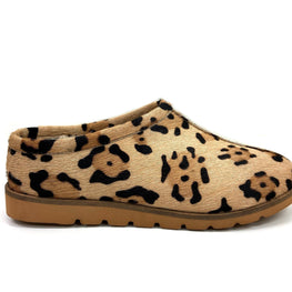 Designed with minimal Verona Fleece Slippers by oobash / Buddify