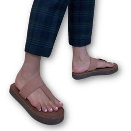 Katherine Tan leather thong sandal by oobash / Buddify