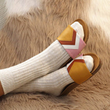 vegan' and pink. Get these stylish - Gelbe Sandalen in Senf, Terracotta, Weiß, Rosa - Vegan 'gelbe' (yellow) sandals in mustard, terracotta, by Fünve / Buddify