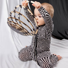 HEY! SENSORY PRINT BAMBOO ZIPPY by NIXX BABY / Buddify