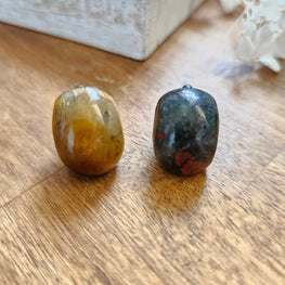 Small Crystal skull / Tiger eye / Bloodstone by Universal Fate / Buddify