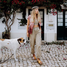 vegan' and pink. Get these stylish - Gelbe Sandalen in Senf, Terracotta, Weiß, Rosa - Vegan 'gelbe' (yellow) sandals in mustard, terracotta, by Fünve / Buddify